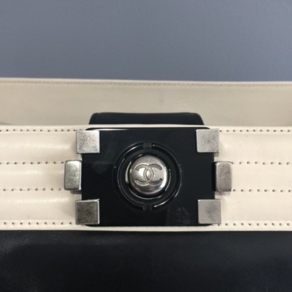 Guaranteed Authentic CHANEL Original Clasp Boy Tote Black Cream Leather $3500 - Picture 2 of 10